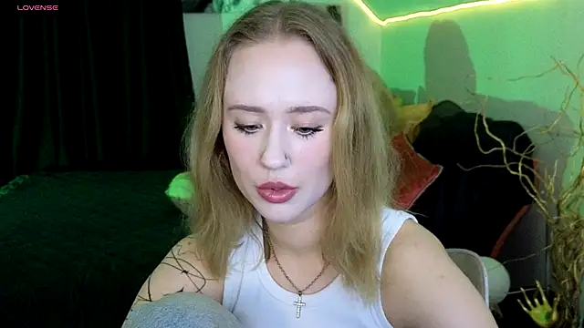 Snapshot of SashaBrooks chatting on 09-15-25, 06:08 SashaBrooks online show from 09-15-25, 06:08