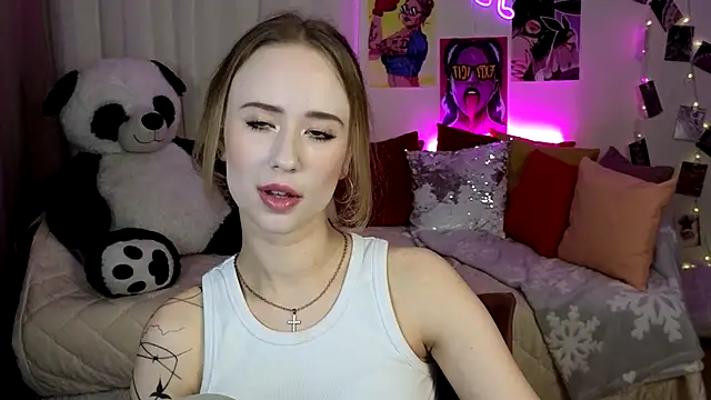 Snapshot of SashaBrooks chatting on 09-16-25, 06:09 SashaBrooks online show from 09-16-25, 06:09