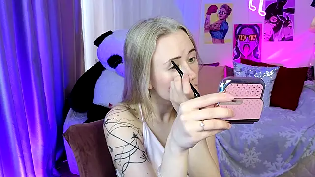 Snapshot of SashaBrooks chatting on 10-18-25, 01:34 SashaBrooks online show from 10-18-25, 01:34