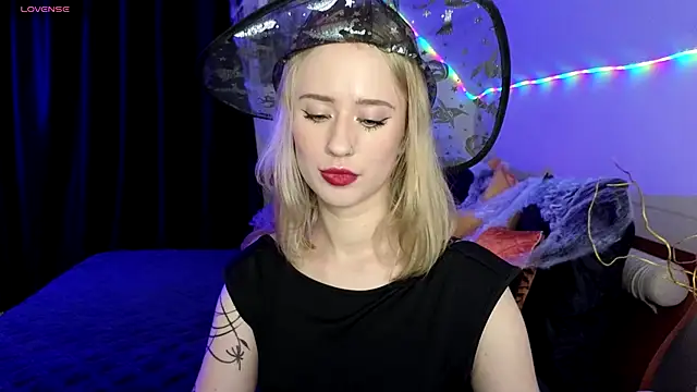 Snapshot of SashaBrooks chatting on 10-29-25, 06:09 SashaBrooks online show from 10-29-25, 06:09