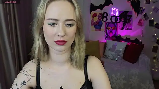 Snapshot of SashaBrooks chatting on 11-02-25, 01:35 SashaBrooks online show from 11-02-25, 01:35