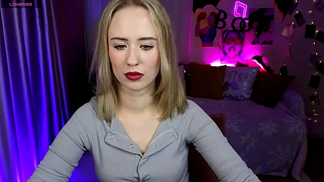 Snapshot of SashaBrooks chatting on 11-11-25, 02:06 SashaBrooks online show from 11-11-25, 02:06