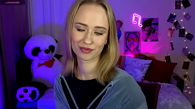 Snapshot of SashaBrooks chatting on 11-15-25, 02:02 SashaBrooks online show from 11-15-25, 02:02