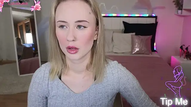 Snapshot of SashaBrooks chatting on 11-17-25, 02:12 SashaBrooks online show from 11-17-25, 02:12