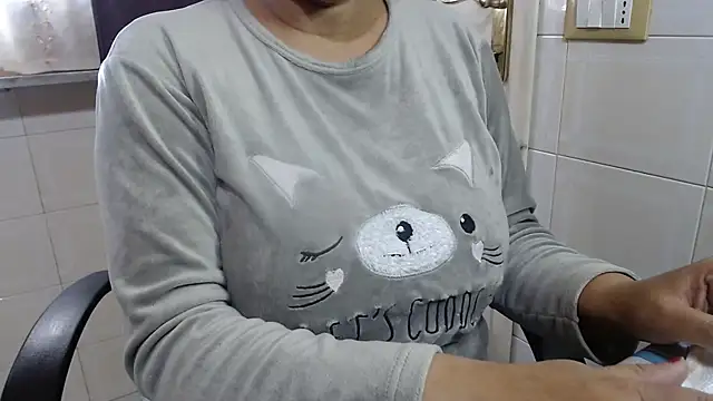 Foxlady2271 online show from 11-09-25, 09:29