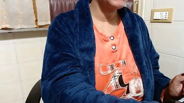 Foxlady2271 online show from 12-04-25, 03:54