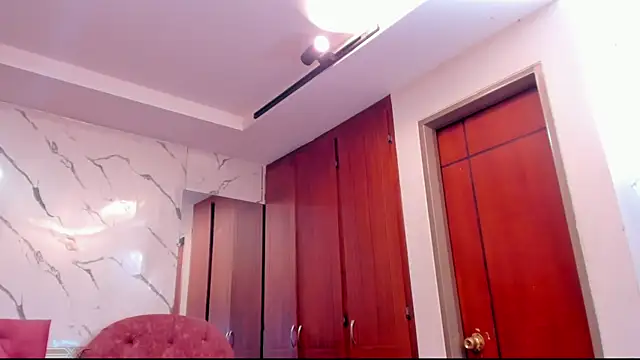 evelyn wine online show from 11-15-25, 04:10