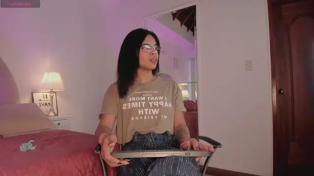 Snapshot of evelyn_wine chatting on 01-05-26, 09:29 evelyn wine online show from 01-05-26, 09:29