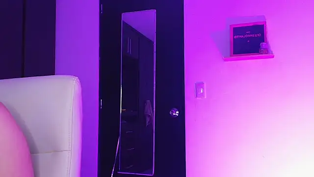 Snapshot of TinaJonnes_ chatting on 05-31-26, 01:03 TinaJonnes online show from 05-31-26, 01:03