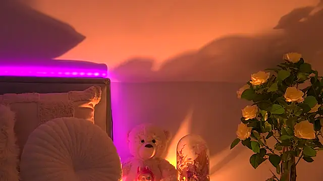 AngeliqueSkye online show from 10-28-25, 04:16