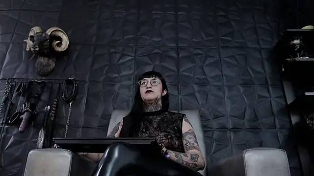 Snapshot of Agata_Darkness chatting on 12-21-25, 08:49 Agata Darkness online show from 12-21-25, 08:49