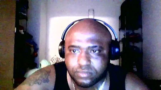 Snapshot of theythick chatting on 05-18-26, 06:19 theythick online show from 05-18-26, 06:19