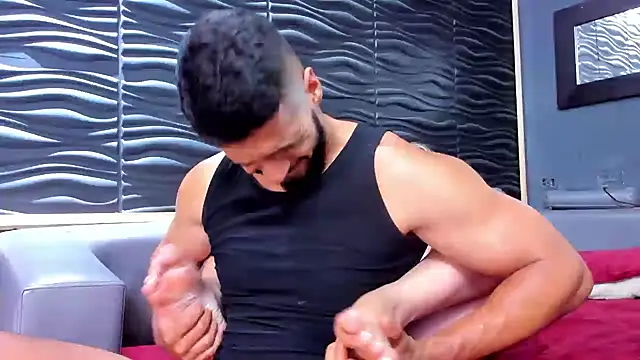 Cutetitslatin online show from 01-26-25, 02:14