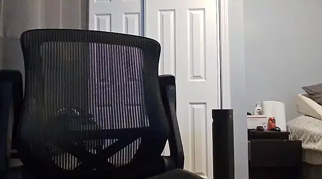 Snapshot of overaveragefreak4you chatting on 12-06-24, 11:00 overaveragefreak4you online show from 12-06-24, 11:00