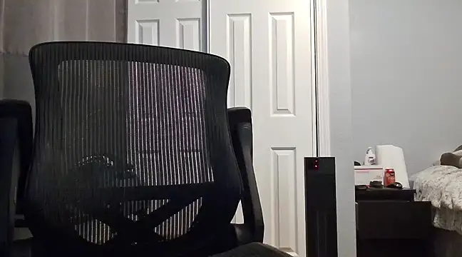 Snapshot of overaveragefreak4you chatting on 12-06-24, 02:06 overaveragefreak4you online show from 12-06-24, 02:06