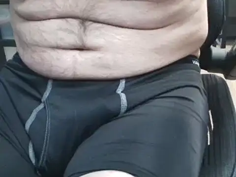 Snapshot of overaveragefreak4you chatting on 12-11-24, 08:26 overaveragefreak4you online show from 12-11-24, 08:26