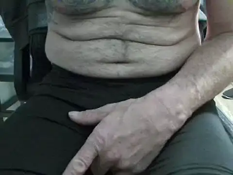 Snapshot of overaveragefreak4you chatting on 12-15-24, 10:07 overaveragefreak4you online show from 12-15-24, 10:07