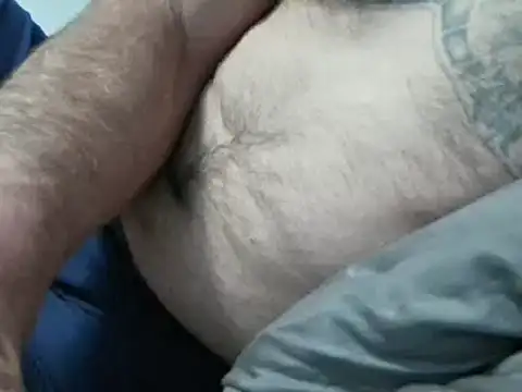 Snapshot of overaveragefreak4you chatting on 12-20-24, 12:38 overaveragefreak4you online show from 12-20-24, 12:38