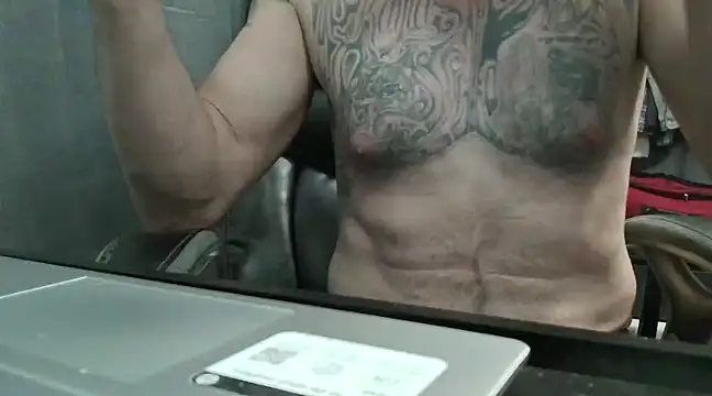 Snapshot of overaveragefreak4you chatting on 01-05-25, 07:07 overaveragefreak4you online show from 01-05-25, 07:07