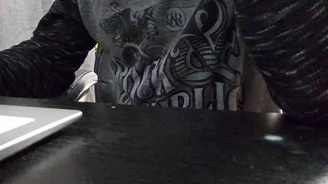 Snapshot of overaveragefreak4you chatting on 02-01-25, 04:14 overaveragefreak4you online show from 02-01-25, 04:14