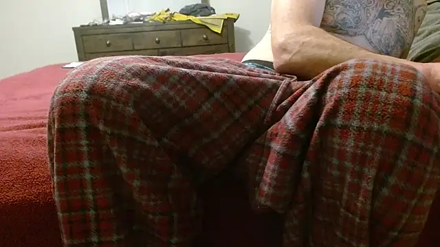 Snapshot of overaveragefreak4you chatting on 02-20-25, 05:01 overaveragefreak4you online show from 02-20-25, 05:01