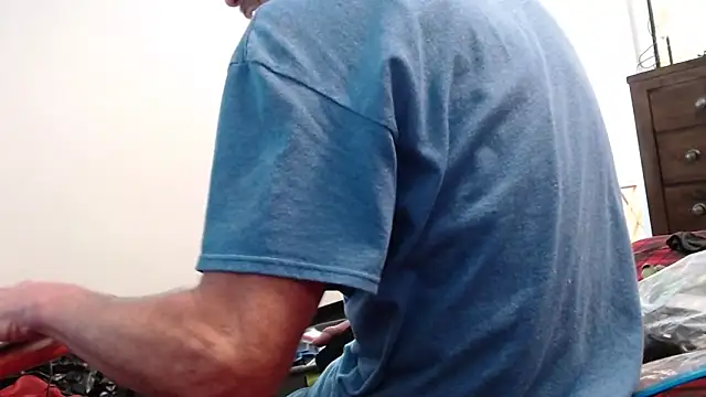 Snapshot of overaveragefreak4you chatting on 03-07-25, 09:27 overaveragefreak4you online show from 03-07-25, 09:27