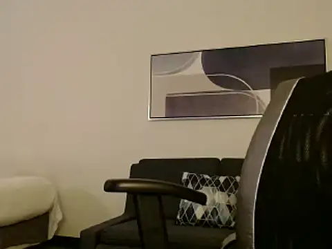 Snapshot of overaveragefreak4you chatting on 03-21-25, 03:44 overaveragefreak4you online show from 03-21-25, 03:44