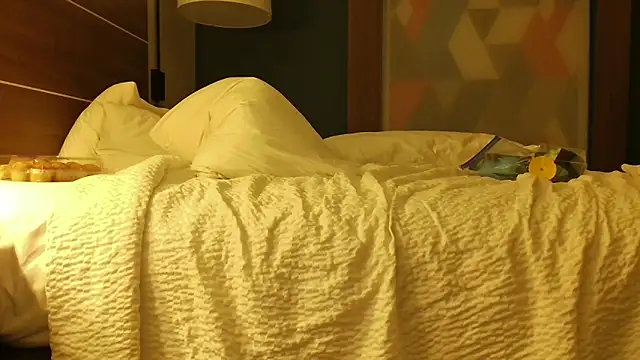 Snapshot of overaveragefreak4you chatting on 09-22-25, 09:22 overaveragefreak4you online show from 09-22-25, 09:22