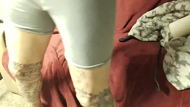 Snapshot of overaveragefreak4you chatting on 12-14-25, 09:58 overaveragefreak4you online show from 12-14-25, 09:58