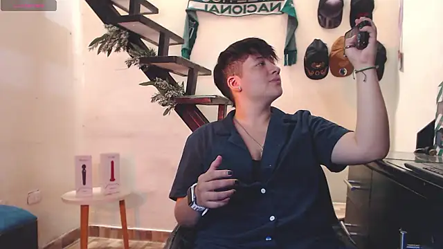 Snapshot of _AlexMorris chatting on 02-12-26, 05:41 AlexMorris online show from 02-12-26, 05:41