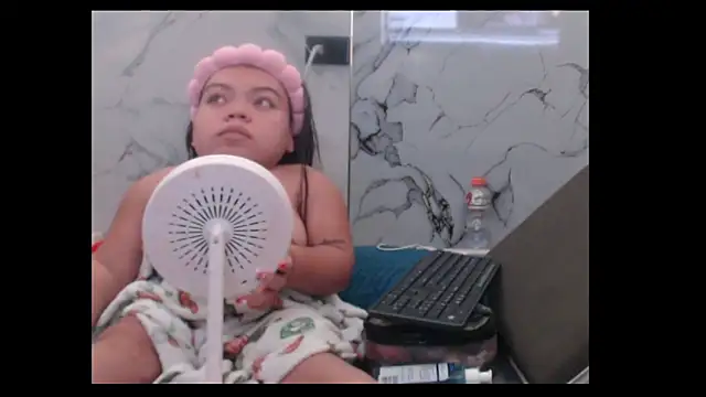 Snapshot of Michelle_Brooks chatting on 10-19-25, 05:08 Michelle Brooks online show from 10-19-25, 05:08