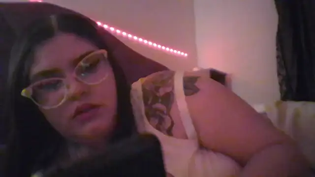 Snapshot of alexaandreea99 chatting on 02-04-26, 07:53 alexaandreea99 online show from 02-04-26, 07:53