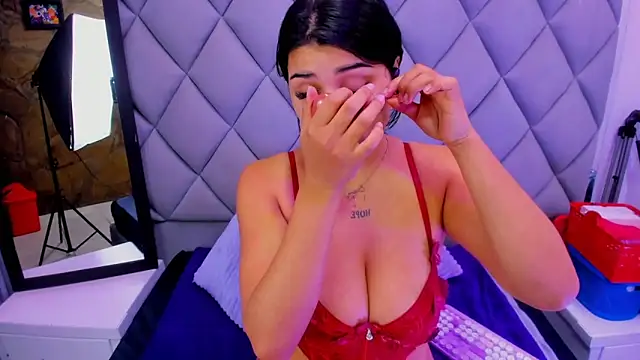 venusowen  online show from 10-29-25, 01:24