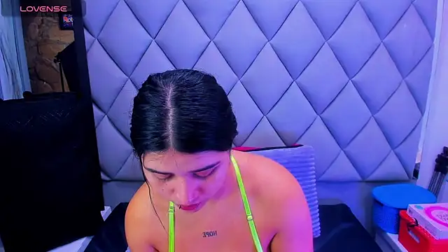 venusowen  online show from 11-27-25, 12:40