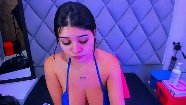 venusowen  online show from 12-18-25, 01:39