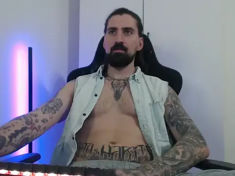 Snapshot of MateoHunk chatting on 03-19-26, 06:23 MateoHunk online show from 03-19-26, 06:23