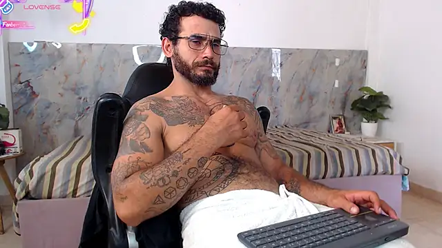 Snapshot of hanz_col chatting on 05-14-26, 04:36 hanz col online show from 05-14-26, 04:36