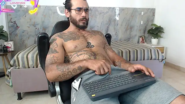 Snapshot of hanz_col chatting on 05-17-26, 06:37 hanz col online show from 05-17-26, 06:37