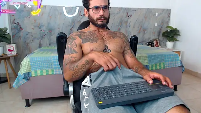 Snapshot of hanz_col chatting on 05-23-26, 11:09 hanz col online show from 05-23-26, 11:09
