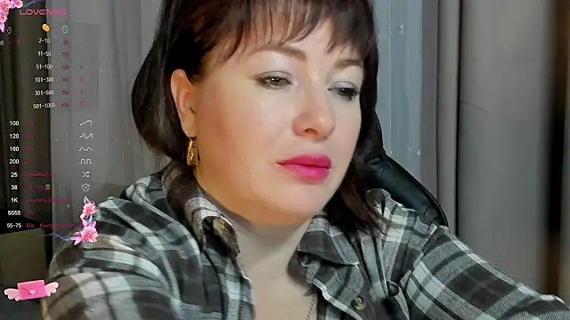 Victoria Di online show from 10-13-25, 01:49