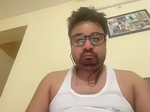 Snapshot of coolboy6566 chatting on 06-07-26, 08:23 coolboy6566 online show from 06-07-26, 08:23