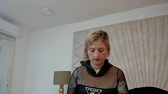 Snapshot of Jade_squirtt chatting on 09-19-25, 11:11 Jade squirtt online show from 09-19-25, 11:11