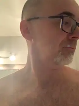 Snapshot of MaxVain chatting on 02-05-25, 04:48 MaxVain online show from 02-05-25, 04:48