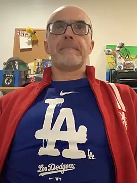 Snapshot of MaxVain chatting on 03-11-25, 12:44 MaxVain online show from 03-11-25, 12:44