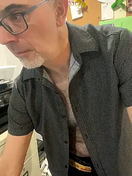 Snapshot of MaxVain chatting on 11-24-25, 06:40 MaxVain online show from 11-24-25, 06:40