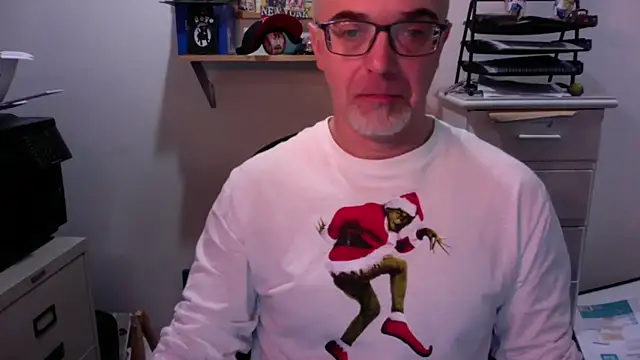 Snapshot of MaxVain chatting on 12-18-25, 06:47 MaxVain online show from 12-18-25, 06:47