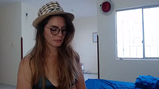 Snapshot of Hanny_24 chatting on 12-16-24, 12:16 Hanny 24 online show from 12-16-24, 12:16
