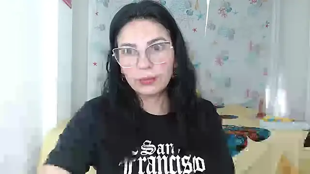 Snapshot of anybellucci43 chatting on 12-20-24, 06:45 anybellucci43 online show from 12-20-24, 06:45