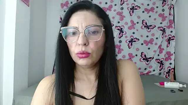 Snapshot of anybellucci43 chatting on 01-10-25, 01:10 anybellucci43 online show from 01-10-25, 01:10