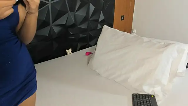 Snapshot of Wendy_Marchall chatting on 02-08-25, 10:08 Wendy Marchall online show from 02-08-25, 10:08